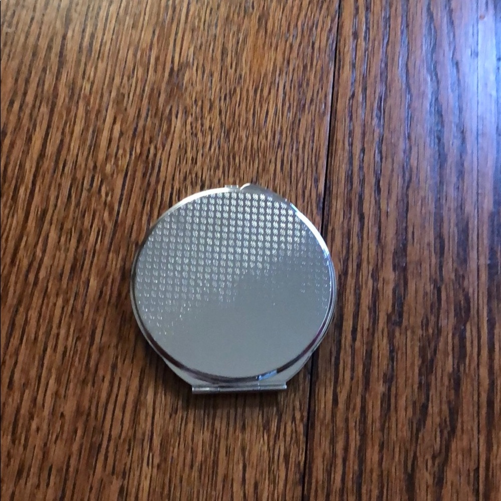 Compact Mirror - Picture 3 of 3